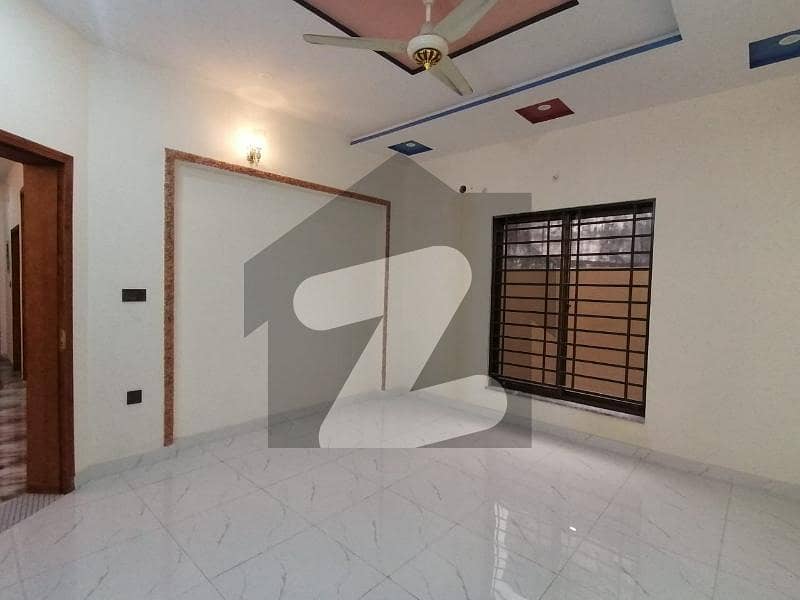 House Spread Over 10 Marla In DHA Phase 3 Available