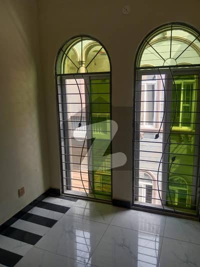 پی سی ایس آئی آر ہاؤسنگ سکیم لاہور میں 4 کمروں کا 3 مرلہ مکان 1.3 کروڑ میں برائے فروخت۔