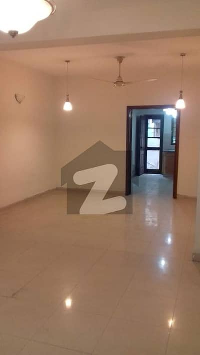 عسکری 10 - صیکٹر ای عسکری 10,عسکری,لاہور میں 3 کمروں کا 10 مرلہ مکان 1.2 لاکھ میں کرایہ پر دستیاب ہے۔