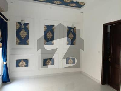 ڈی ایچ اے فیز 4 ڈیفنس (ڈی ایچ اے),لاہور میں 4 کمروں کا 10 مرلہ مکان 6.5 کروڑ میں برائے فروخت۔