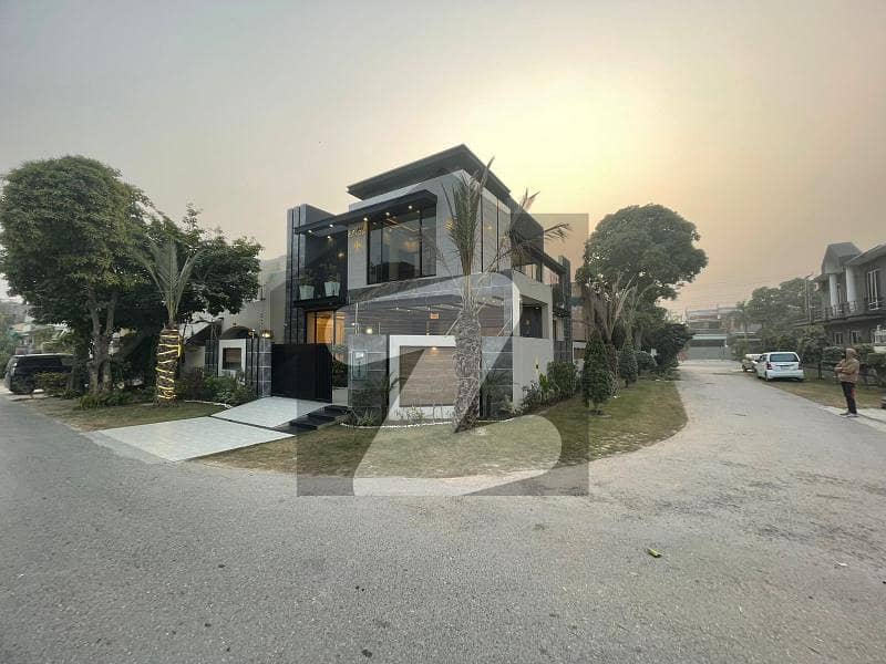 10 Marla Corner House With Full Basement At Prime Location For Sale In DHA Phase 3 Block Z Lahore.
