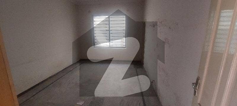 آئی ۔ 9 اسلام آباد میں 3 کمروں کا 6 مرلہ مکان 3.5 کروڑ میں برائے فروخت۔