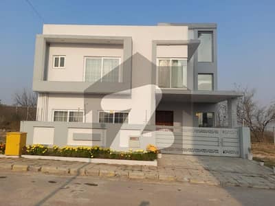 In DHA Phase 3 Block B Of Islamabad A 8 Marla House Is Available