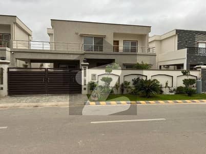 فالکن کمپلیکس نیوملیر ملیر,کراچی میں 5 کمروں کا 2 مرلہ مکان 11.9 کروڑ میں برائے فروخت۔