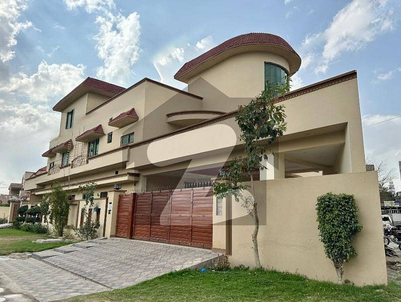 او پی ایف ہاؤسنگ سکیم - بلاک بی او پی ایف ہاؤسنگ سکیم,لاہور میں 9 کمروں کا 1 کنال مکان 7.0 کروڑ میں برائے فروخت۔