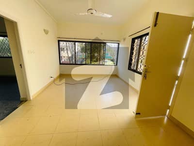 ایف ۔ 8 اسلام آباد میں 5 کمروں کا 1 کنال مکان 26.5 کروڑ میں برائے فروخت۔