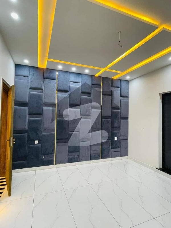 ایڈن ویلی فیصل آباد میں 5 کمروں کا 12 مرلہ مکان 7.45 کروڑ میں برائے فروخت۔
