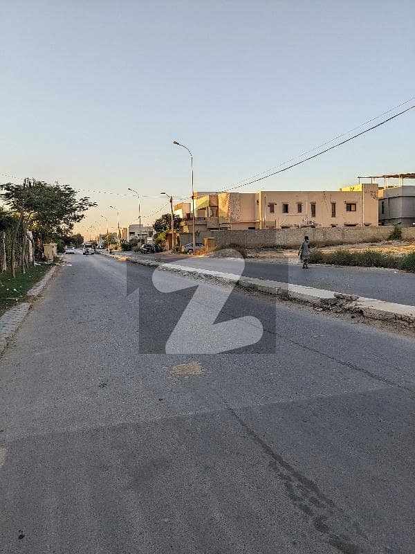 ATTRACTIVE DEAL FOR BUILDERS 20 STREET OF FAISAL PRIME LOCATION REASONABLE DEM