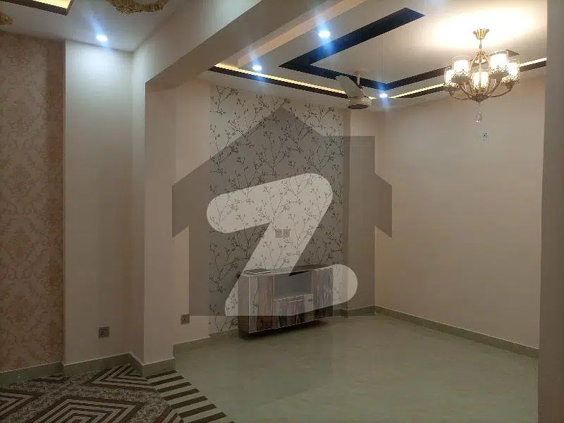 5 MARLA FULLY LUXURY AND FULLY j FURNISH IDEAL LOCATION EXCELLENT FL FOR RENT IN BAHRIA TOWN LAHORE