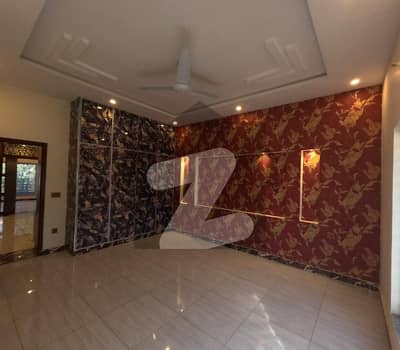 بحریہ آرچرڈ فیز 1 ۔ سدرن بحریہ آرچرڈ فیز 1,بحریہ آرچرڈ,لاہور میں 5 کمروں کا 10 مرلہ مکان 3.4 کروڑ میں برائے فروخت۔
