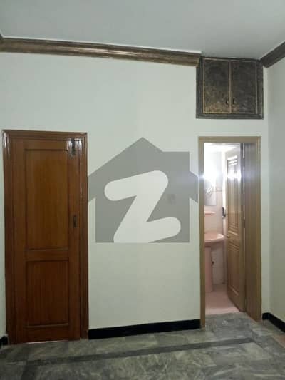 حیات آباد فیز 6 - ایف8 حیات آباد فیز 6,حیات آباد,پشاور میں 8 کمروں کا 5 مرلہ مکان 3.5 کروڑ میں برائے فروخت۔