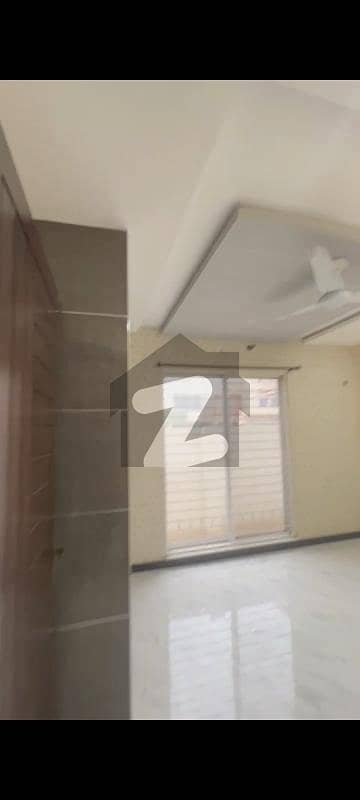 ایل ڈی اے ایوینیو ۔ بلاک ایم ایل ڈی اے ایوینیو,لاہور میں 2 کمروں کا 10 مرلہ زیریں پورشن 45.0 ہزار میں کرایہ پر دستیاب ہے۔