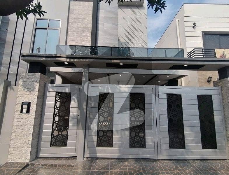 کینال ویو ہاؤسنگ سکیم گوجرانوالہ میں 6 کمروں کا 10 مرلہ مکان 4.0 کروڑ میں برائے فروخت۔