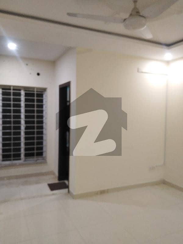 90 square feet 2beds tvlounge kitchen attached baths neat and clean family Recidential flat for sale in Bahria Town phase 4 civic centre