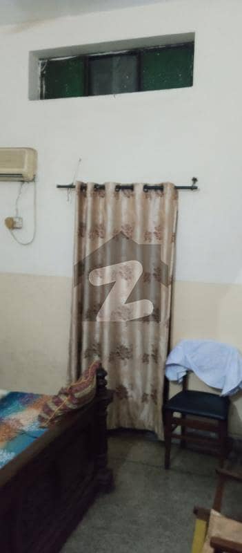 علامہ اقبال ٹاؤن ۔ چناب بلاک علامہ اقبال ٹاؤن,لاہور میں 6 کمروں کا 10 مرلہ مکان 3.95 کروڑ میں برائے فروخت۔