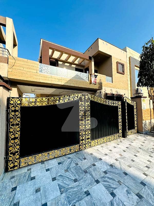 10 Marla Luxury Used House Like a Brand New For Sale In Shaheen Block Bahria Town Lahore