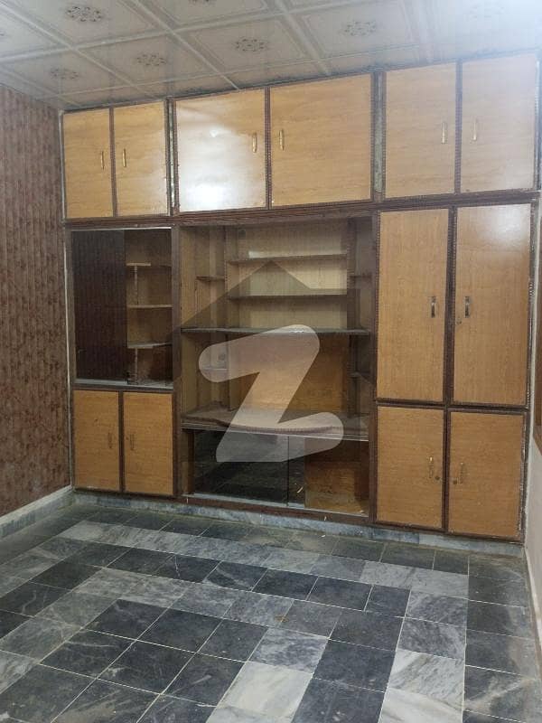 حیات آباد فیز 6 - ایف8 حیات آباد فیز 6,حیات آباد,پشاور میں 8 کمروں کا 5 مرلہ مکان 3.6 کروڑ میں برائے فروخت۔