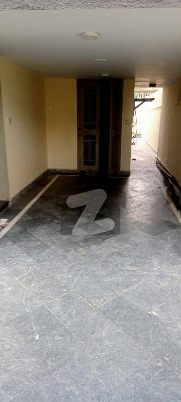 Iqbal Town 10 Marla Single Story Tile Flooring 3 Bed House At Prime Location