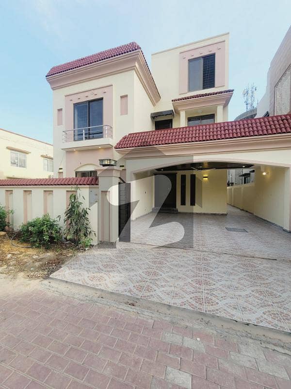 10 Marla Like New House For Sale In Jasmine Block Bahria Town Lahore