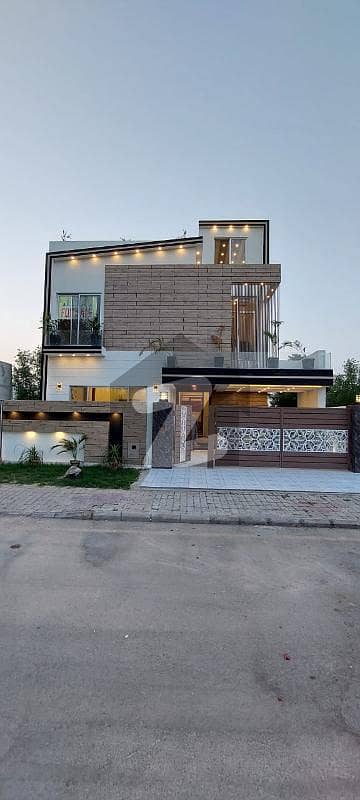 Designer 10 Marla Modern House Available For Rent Bahria Town Lahore