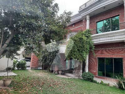 گلبرگ لاہور میں 7 کمروں کا 2 کنال مکان 4.5 لاکھ میں کرایہ پر دستیاب ہے۔