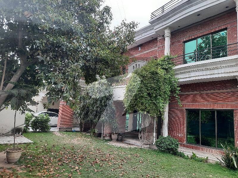 گلبرگ لاہور میں 7 کمروں کا 2 کنال مکان 4.5 لاکھ میں کرایہ پر دستیاب ہے۔