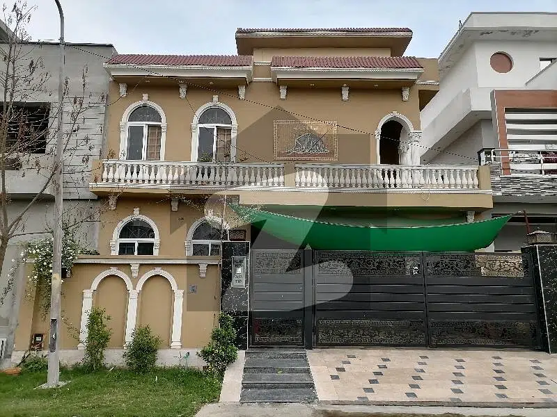 Luxurious Living: Stylish 3-Bedroom House in Tip Society Near Kyaban-e-Amin