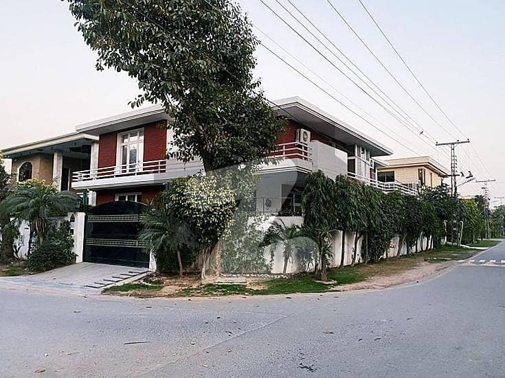 Kanal Corner Owner Built Villa For Sale Near To DHA Cinema Top Location
