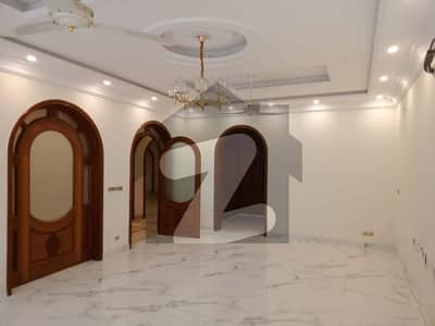 2 KANAL FULL BASEMENT BEAUTIFUL HOUSE FOR SALE IN DHA PHASE 3 BLOCK Z