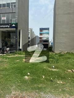 ڈی ایچ اے 9 ٹاؤن - بلاک ای ڈی ایچ اے 9 ٹاؤن,ڈی ایچ اے ڈیفینس,لاہور میں 8 مرلہ کمرشل پلاٹ 8.0 کروڑ میں برائے فروخت۔