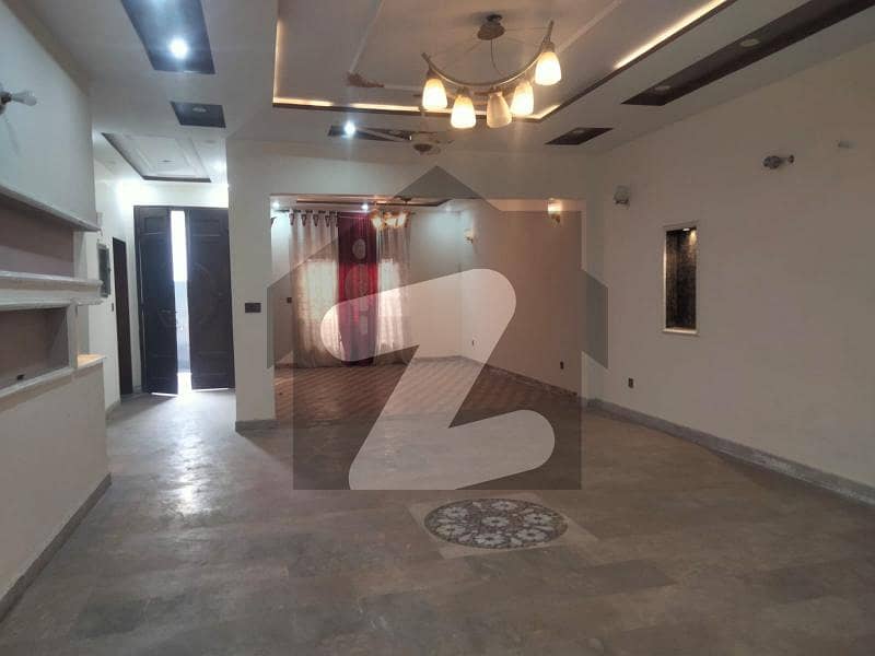 ایل ڈی اے ایوینیو ۔ بلاک جے ایل ڈی اے ایوینیو,لاہور میں 6 کمروں کا 10 مرلہ مکان 3.1 کروڑ میں برائے فروخت۔