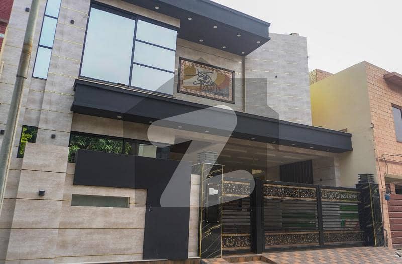 10 Marla New House For SALE In Faisal Town Hot Location