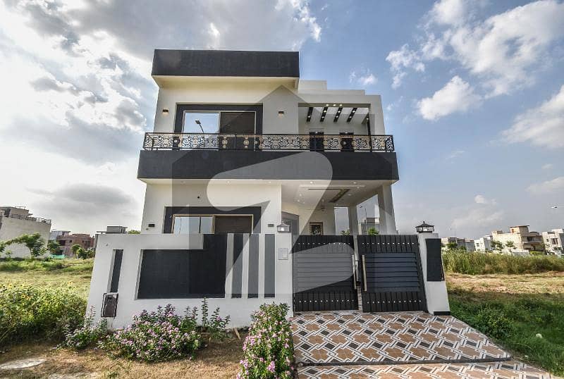 5 MARLA MODERN HOUSE URGENT SALE IN DHA 9 TOWN