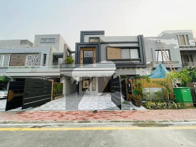 10 MARLA BEAUTIFUL HOUSE FOR SALE IN GULBAHAR BLOCK SECTOR C BAHRIA TOWN LAHORE