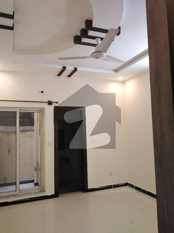 بوسٹن ویلی راولپنڈی میں 4 کمروں کا 5 مرلہ مکان 2.1 کروڑ میں برائے فروخت۔