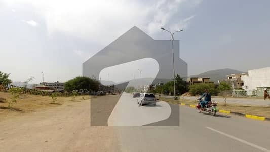 ڈی ۔ 12 اسلام آباد میں 1 کنال رہائشی پلاٹ 15.5 کروڑ میں برائے فروخت۔