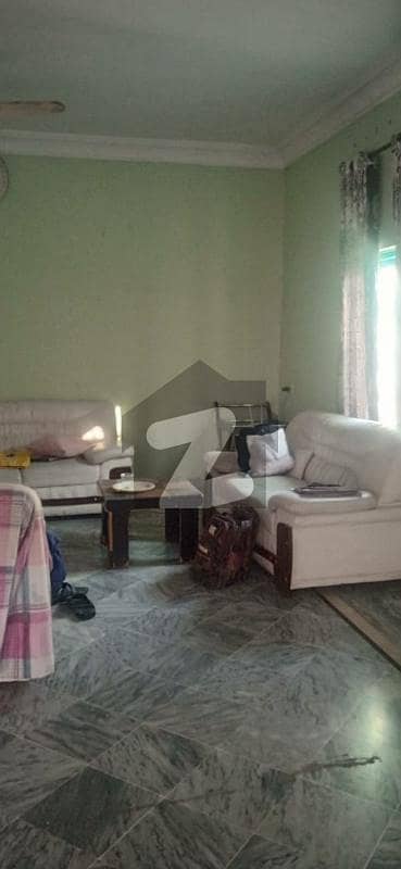 گارڈن ٹاؤن لاہور میں 2 کمروں کا 1 کنال بالائی پورشن 90.0 ہزار میں کرایہ پر دستیاب ہے۔