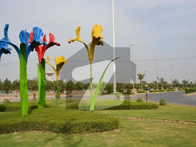 بحریہ ٹاؤن ۔ بلاک ای ای بحریہ ٹاؤن سیکٹرڈی,بحریہ ٹاؤن,لاہور میں 5 مرلہ کمرشل پلاٹ 6.0 کروڑ میں برائے فروخت۔