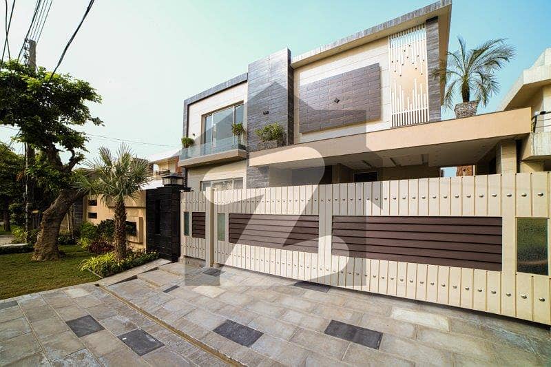 One Kanal Beautiful Modern Bungalow Available For Sale In DHA Phase 5 Lahore