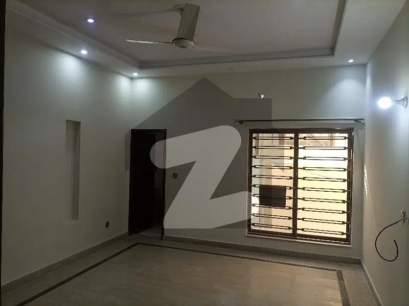 10 MARLA LIKE NEW 3 BED ROOMS IDEAL LOCATION EXCELLENT UPPER PORTION FOR RENT IN BAHRIA TOWN LAHORE
