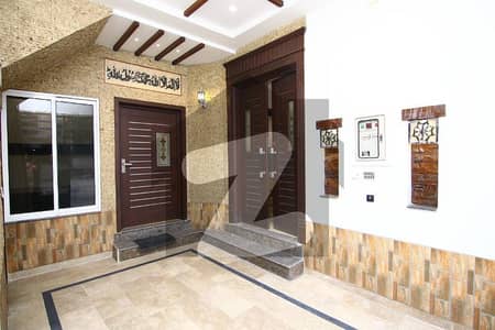 حسن ولاز فیصل آباد میں 3 کمروں کا 4 مرلہ مکان 1.28 کروڑ میں برائے فروخت۔