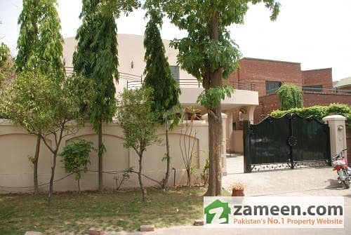 1 Kanal Out Class Bungalow For Rent 1 Kanal Out Class Bungalow For Rent