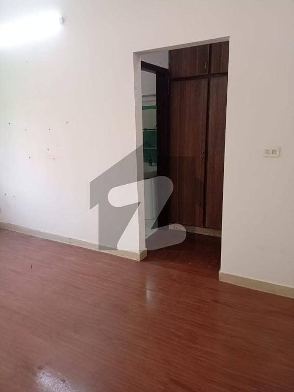 10 Marla 3 bed House is Available for rent in askari 11 Lahore