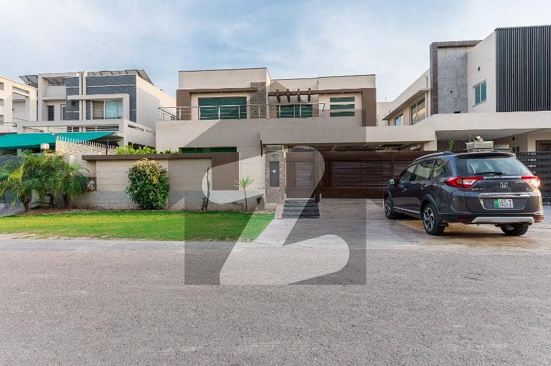 1 Kanal Slightly Used Bungalow At Reasonable Deal In DHA Phase 4 Lahore. - Direct Visits