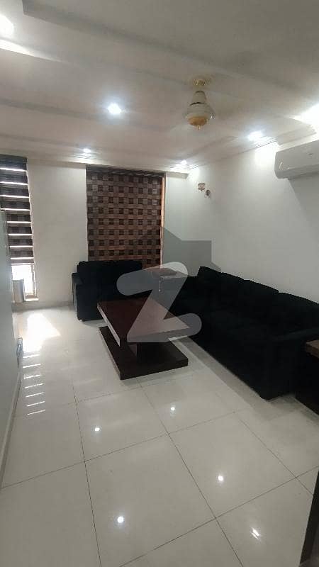 2 BED ROOMS FULLY LUXURY AND FULLY FURNISH IDEAL LOCATION EXCELLENT FLAT FOR RENT IN BAHRIA TOWN LAHORE