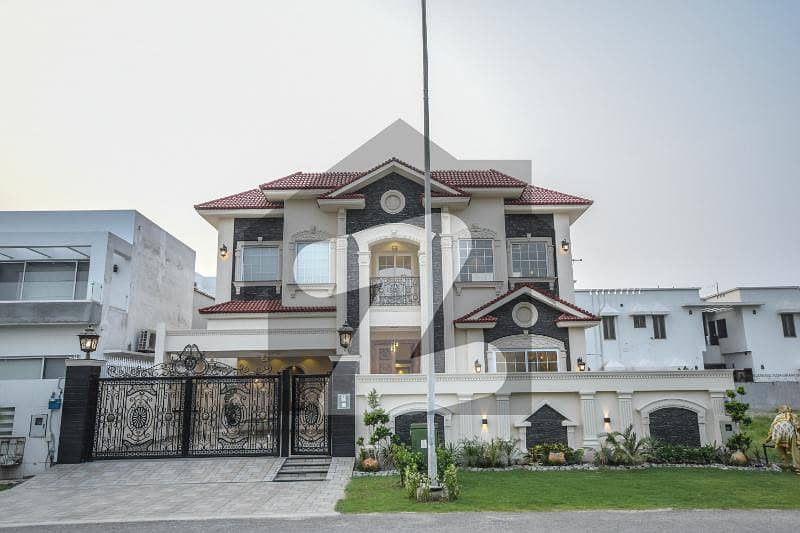 ڈی ایچ اے فیز 6 ڈیفنس (ڈی ایچ اے),لاہور میں 5 کمروں کا 1 کنال مکان 2.6 لاکھ میں کرایہ پر دستیاب ہے۔