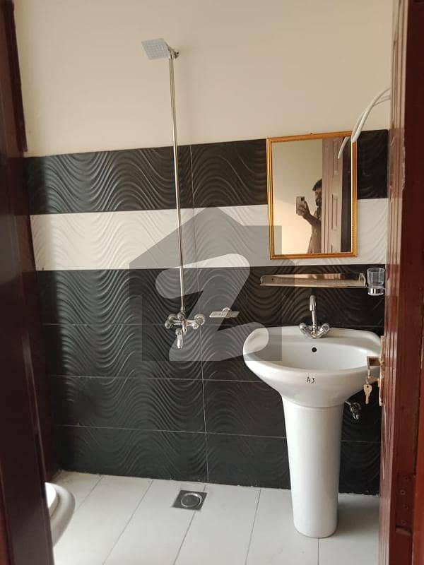 1 BAD NON FURNISHED FLAT FOR RENT IN BAHRIA TOWN LAHORE
