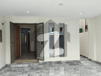 8 MARLA FULLY RENOVATED HOUSE FOR RENT IN USMAN BLOCK SECTOR B BAHRIA TOWN LAHORE