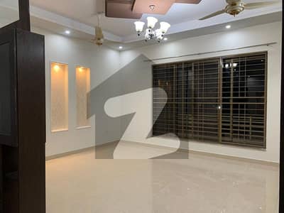 1 Kanal Beautiful Portion Available For Rent