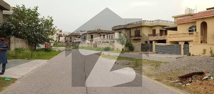 30*60 Double Storey Original Grey Structure 3 Bedrooms. With Attach Bathrooms 4/ PHA Officer Residencia All Sizes Grey Structure And Fully Furnished House Available